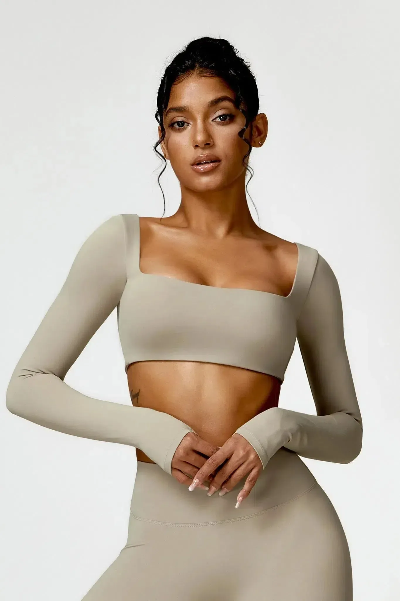 Niamh – U-neckline – Long-sleeve fitness crop top
