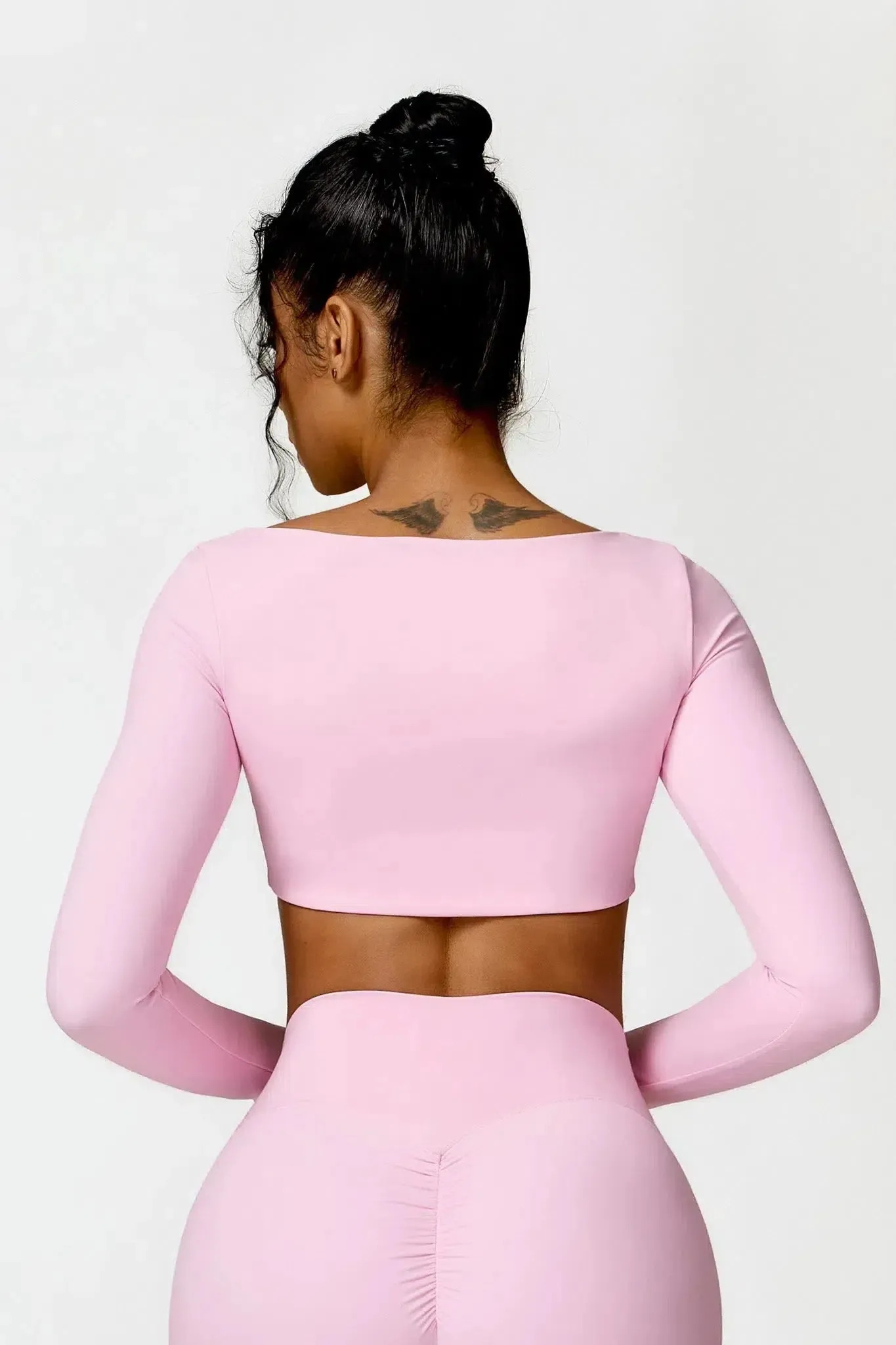 Niamh – U-neckline – Long-sleeve fitness crop top