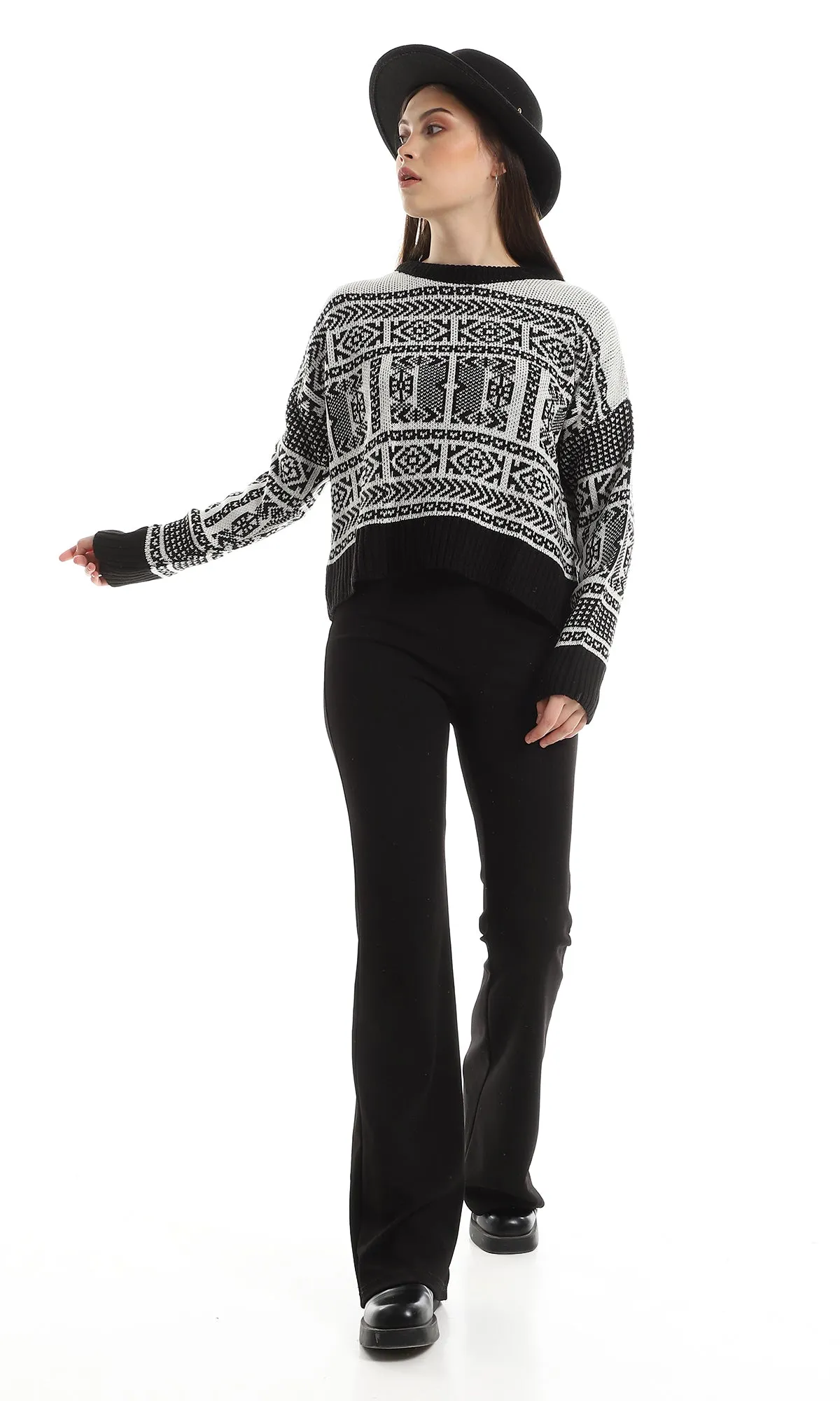 O160341 Round Neck Bi-Tone Slip On Pullover - Black & Off White